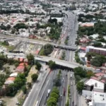 Cierran dos carriles de Bernardo Quintana por las obras del tren México-Querétaro