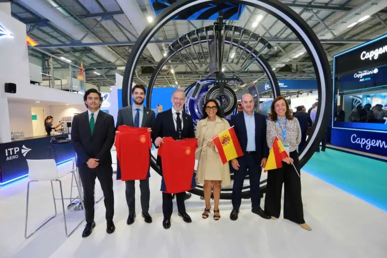 Lee más sobre el artículo Promueve Marco Del Prete a Querétaro en la Feria Aeroespacial de Farnborough