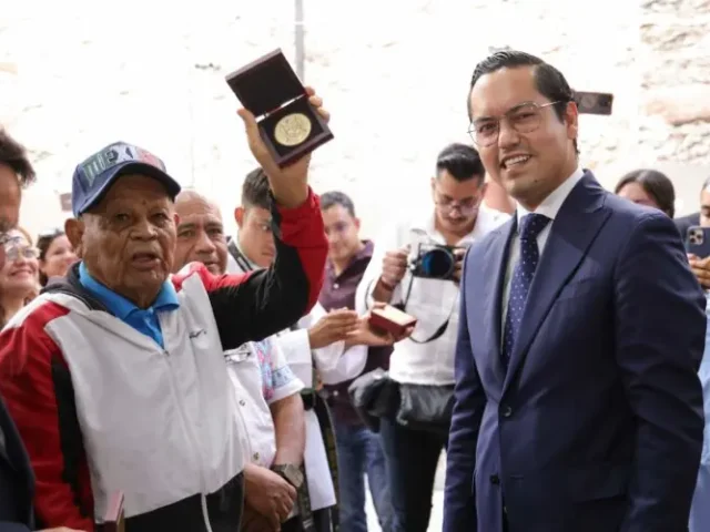 Entrega Chepe Guerrero Presea “Josefa Ortiz de Domínguez” a 13 ciudadanos distinguidos
