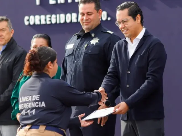 Reconoce Chepe Guerrero a 50 policías municipales de Corregidora