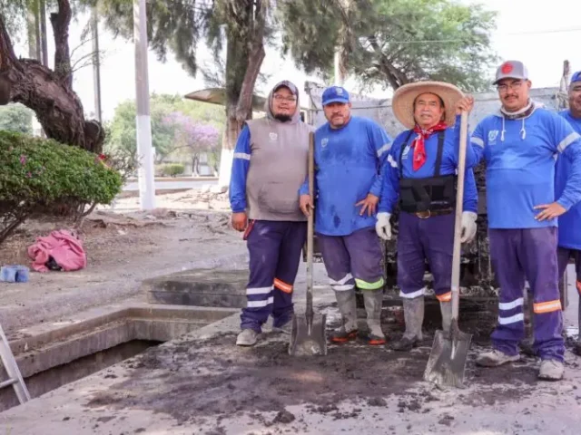 Retira Corregidora más de 50 toneladas de basura y azolve de rejillas pluviales
