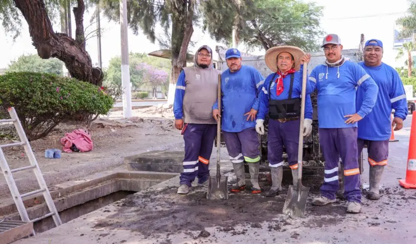 Lee más sobre el artículo Retira Corregidora más de 50 toneladas de basura y azolve de rejillas pluviales