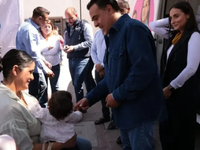 Lleva Luis Nava apoyos para el cuidado de las familia a Tequisquiapan