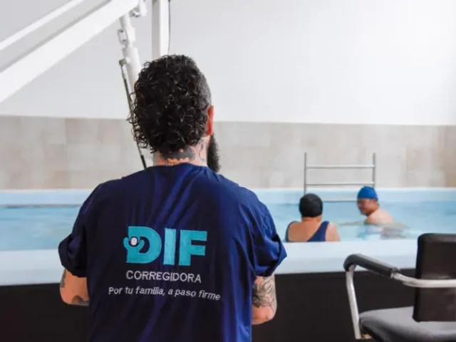 UBR Corregidora da 400 sesiones de hidroterapia a bajo costo y beneficia a 55 pacientes