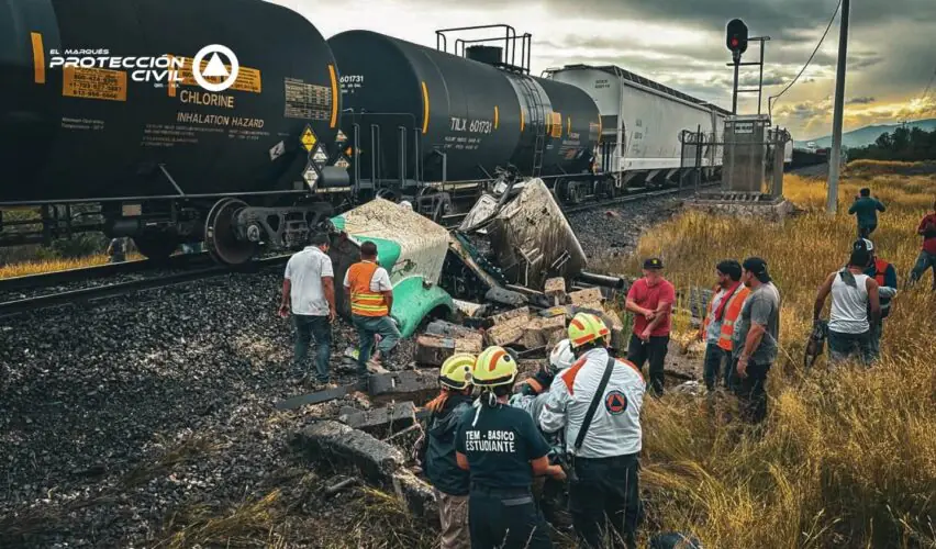 Lee más sobre el artículo Embiste tren a tráiler en En Marqués; conductor resulta lesionado de gravedad