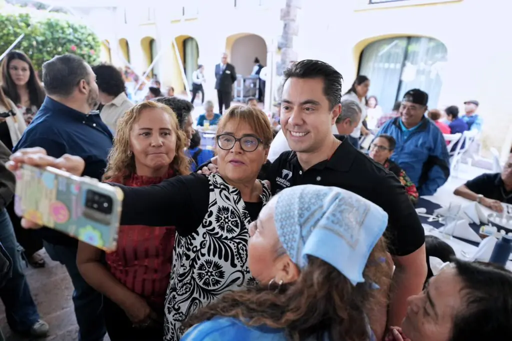 Lee más sobre el artículo Felifer Macías reconoce aportación de personas adultas mayores a Querétaro