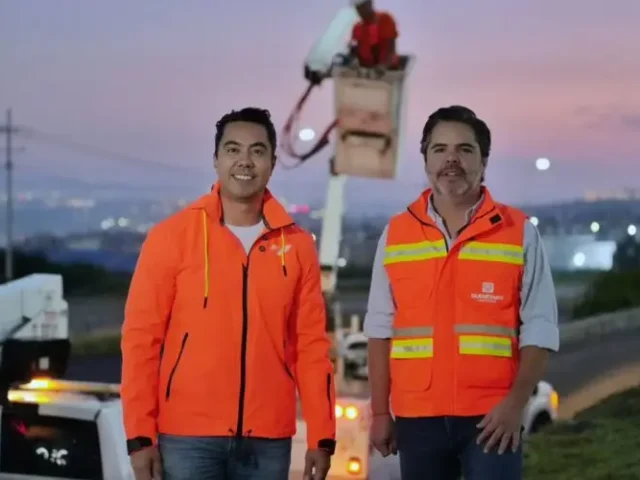 Supervisa Felifer Macías instalación de luminarias led en Libramiento Surponiente