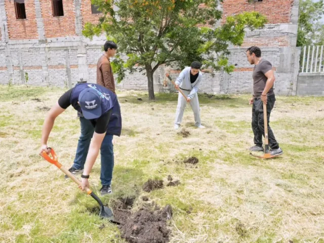 Encabeza Felifer Macías reforestación en la prepa Bicentenario