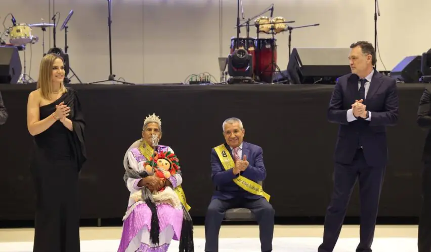 Lee más sobre el artículo Encabezan Car Herrera y Kuri el tradicional Baile del Adulto Mayor 2026