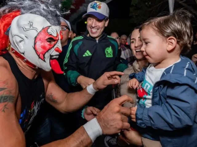 Rodrigo Monsalvo convive con familias durante jornada en La Pradera