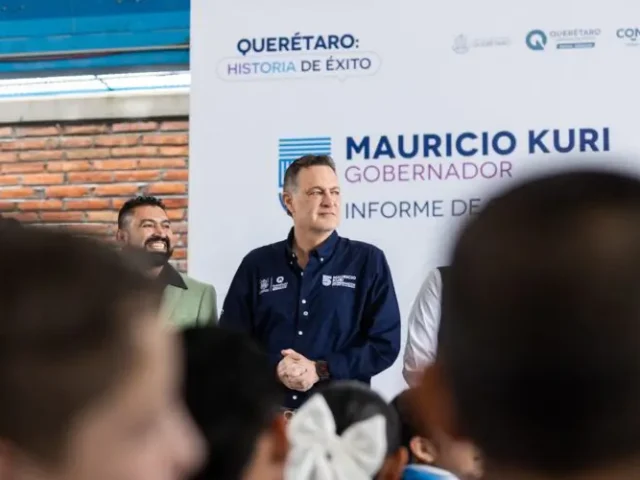 Encabeza Kuri entrega de uniformes, útiles escolares y aulas en primaria de Corregidora