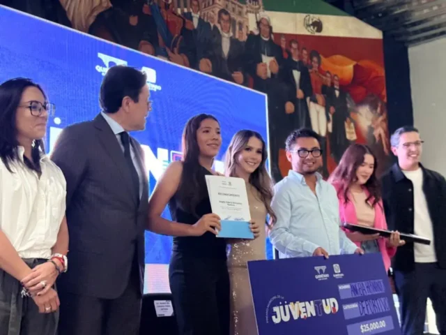 Entregó municipio de Querétaro Premio de la Juventud 2026