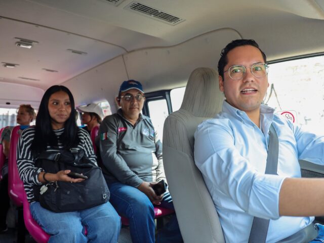 Chepe Guerrero se sube a Movivan y escucha a sus usuarias