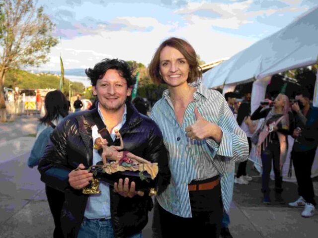 Premia López Birlain a ganadores del concurso Rituales: Arte y Vino en Querétaro