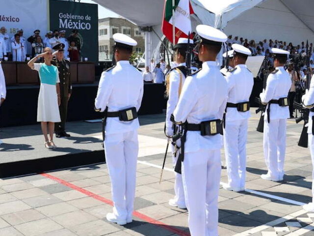 Celebra Sheinbaum en Veracruz el 205 aniversario de la Armada de México