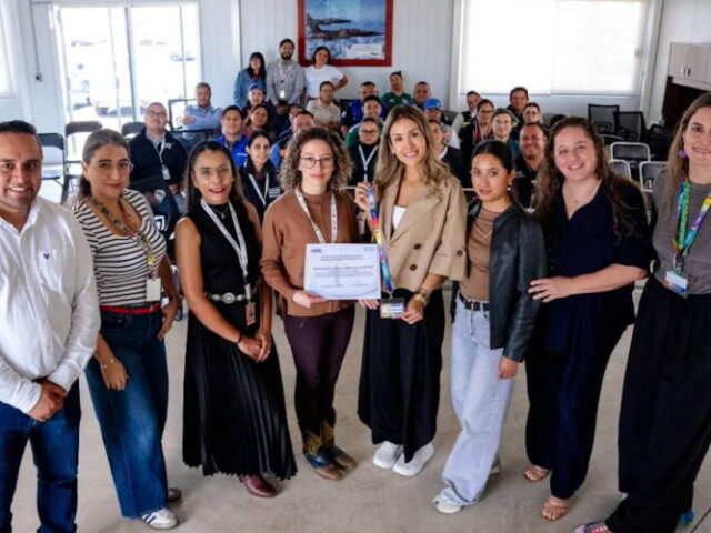 DIF del municipio de Querétaro promueve comprensión del autismo entre personal del Aeropuerto