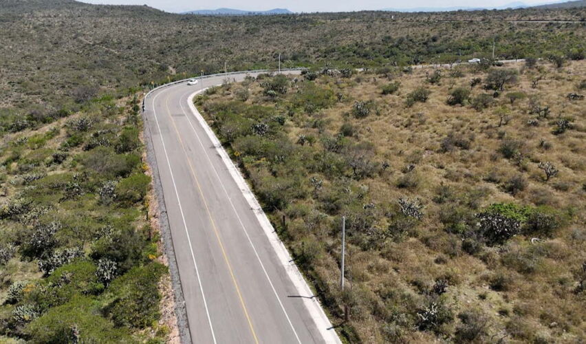 Lee más sobre el artículo Entrega gobierno estatal tercera etapa de modernización del camino Cerro Gordo a El Sitio