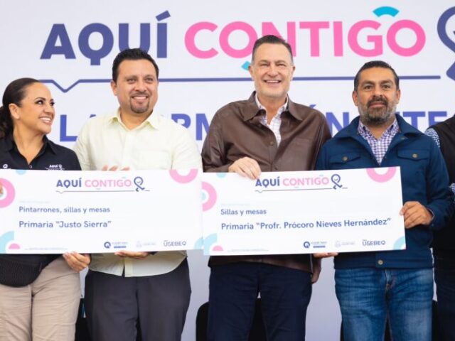 Entrega Mauricio Kuri arcotecho en telesecundaria Luis G. Urbina, en San Juan del Río