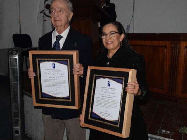Reconoce gobierno estatal a doctores con Galardones al Médico del Año