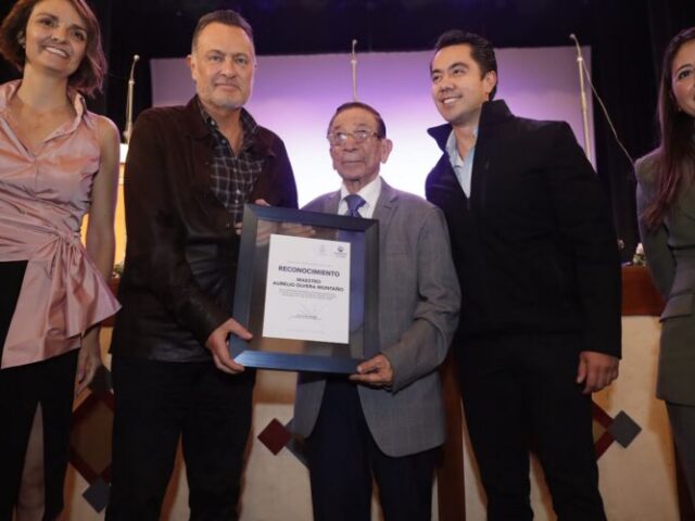 Reconocen trayectoria y legado del maestro Aurelio Olvera Montaño